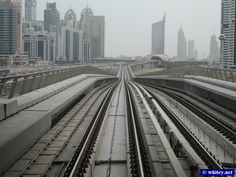 Above-ground Metro track, Dubaï, EAU.