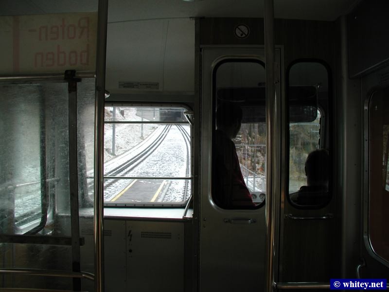 View from the front of the cog train that goes from Zermatt (1620m) to Gornergrat (3130m), 瑞士. (十一月 2)