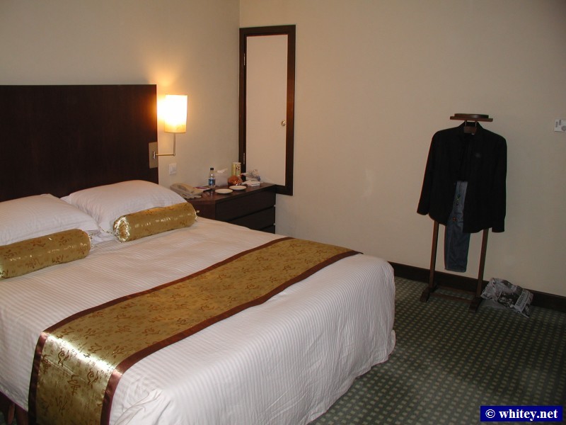 Bedroom, Grand Mercure Hotel, Peking, China.  卧室.