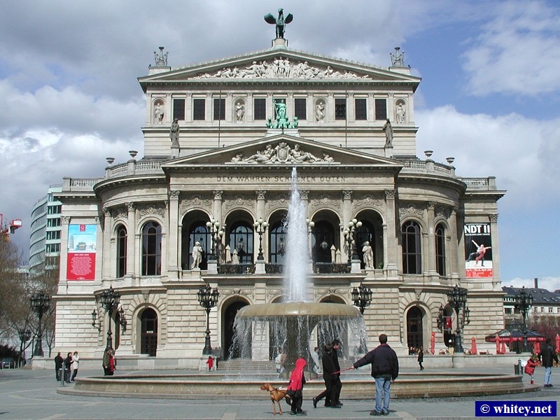 The beautiful Alte Oper (フランクフルト’s Opera House), ドイツ – Razed by bombing in WW II but rebuilt from the rubble.
