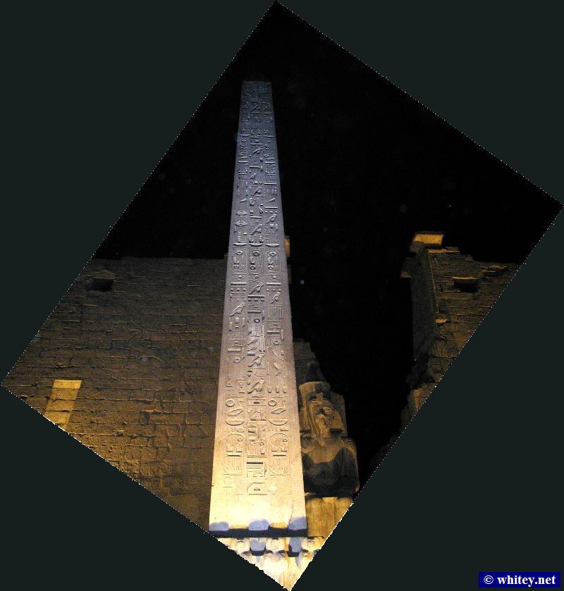 Close-up of the obelisco at the entrance to the Templo de Luxor, Egipto.