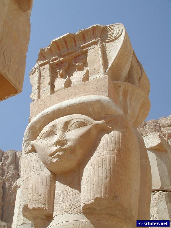 Hathor Head Capital in the Hathor Chapel, 帝王谷, 埃及.   دير البحري 