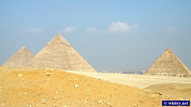 The three pyramids at Giza, Egypt, 2560-2500 B.C.   أهرامات الجيزة From left to right: Cheops/Khufu, Chephren/Khafre, and Micerinus/Menkaure. 